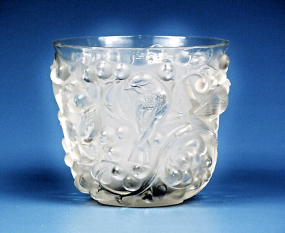R.Lalique France Avallon: Frosted birds in grapes & vines motif