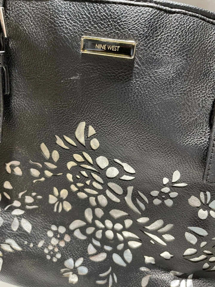 Bolso de Mano Nine West Grande Negro Floral Foto 2 de 4