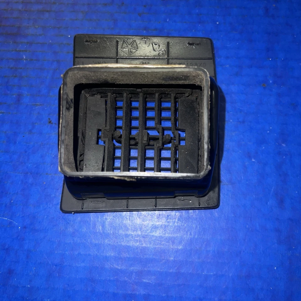 Dodge Magnum 2005-2007/cargador pasajero tablero derecho bisel de ventilación de aire OEM Foto 2 de 4