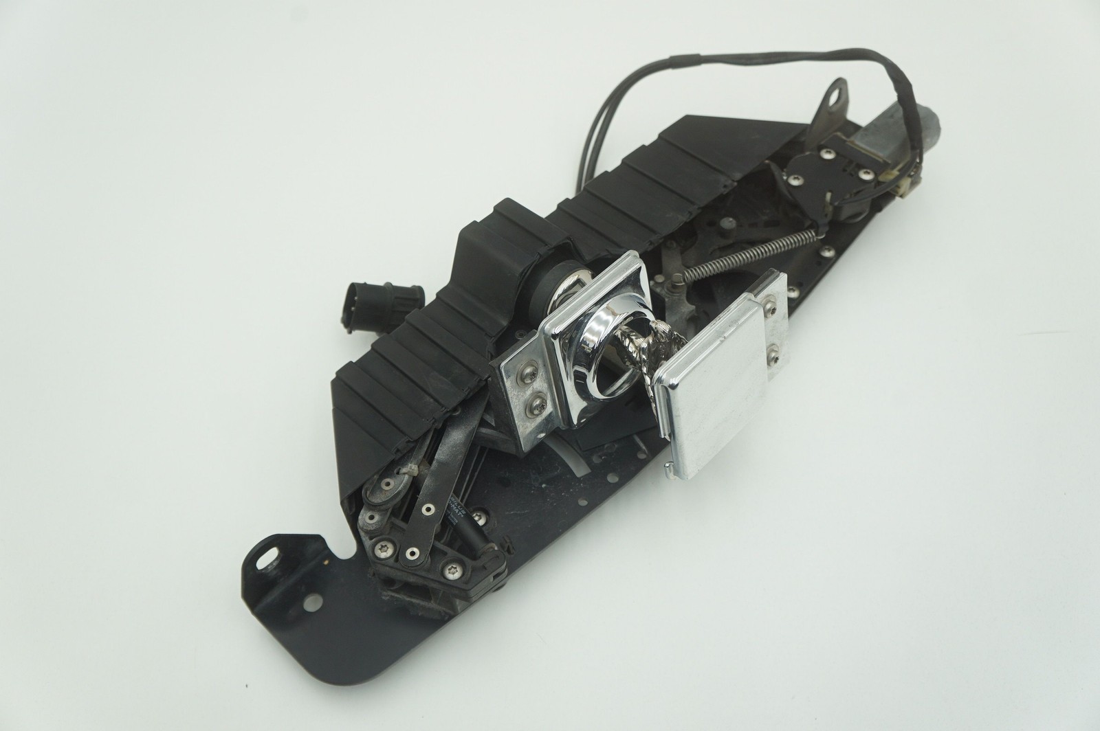 Spirit Of Ecstacy Retractable Ornament OEM 5113728541 Rolls Royce Phantom Vii 06