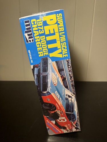 Vintage 1973 Mpc Super 1/16 scale Petty #43 Nascar Charger model kit - Picture 4 of 6