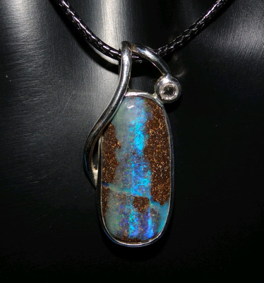 Handgefertigter Boulderopal Anhänger 15,65ct Australien in 925 Silber gefasst