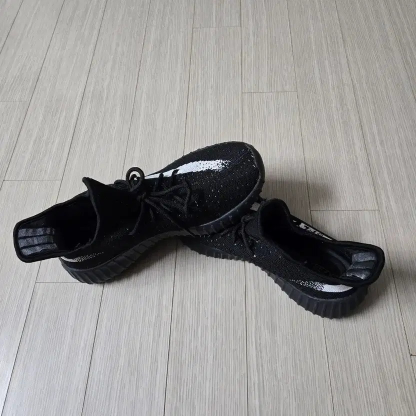 Adidas Yeezy Boost 350 V2 Black SPLY thumbnail 6