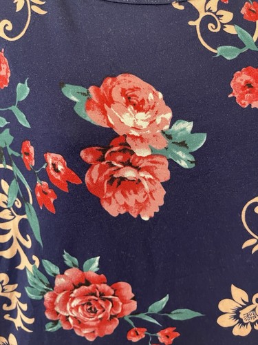 Anyjoin M Red Floral Navy Top Short Sleeve Cold Shoulder Criss Cross - 第 8/15 張圖片