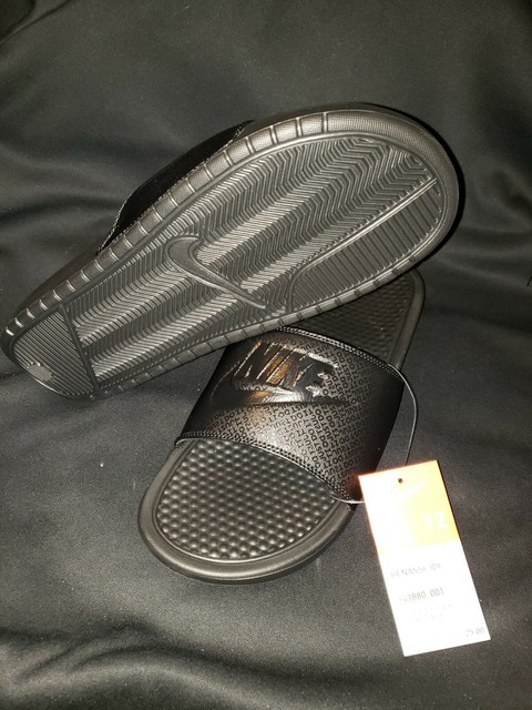 nike benassi triple black