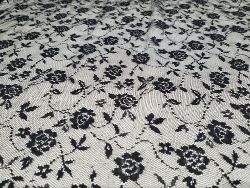 "Tela de vestir ""Scanlon G"" (1,50m x 1,45m pieza) de malla de encaje, ""Scanlon G"" (1,50m x 1,45m pieza) - Imagen 2 de 4