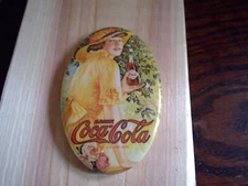 Vintage 1973 the COCA-COLA CO. hand Pocket Purse Oval Mirror 2 3/4”x1 3/4”
