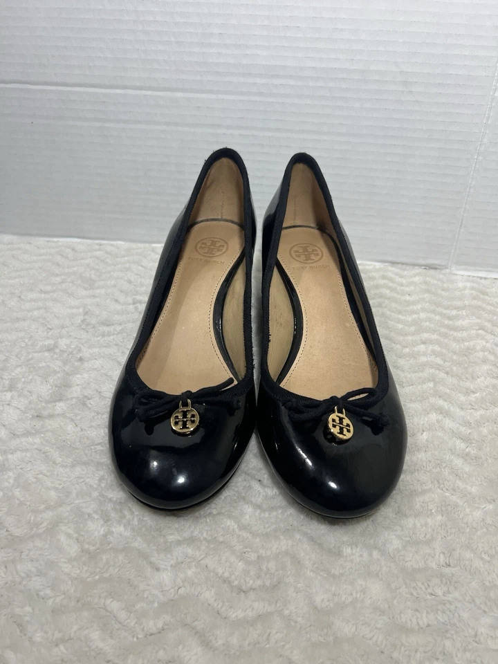 TORY BURCH Women’s Size 8M Black Patent Leather Wedge Heels Bow Casual Shoes. - Image 2 of 4
