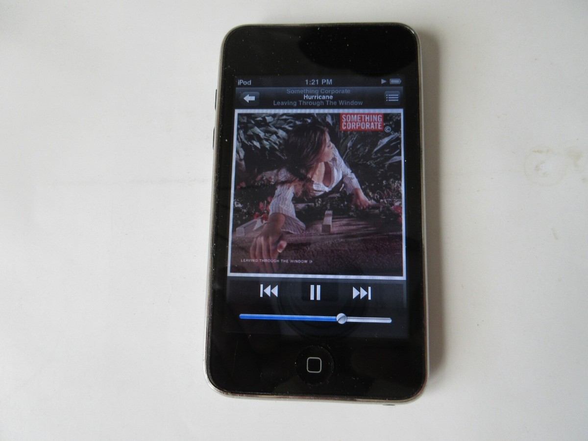 Apple iPod Touch 3rd Generation 32GB MP3 Player (4200 songsMC008LL 
