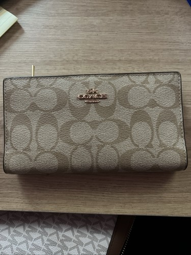 Coach Wallet 73739 Slim Accordion Zip Wallet