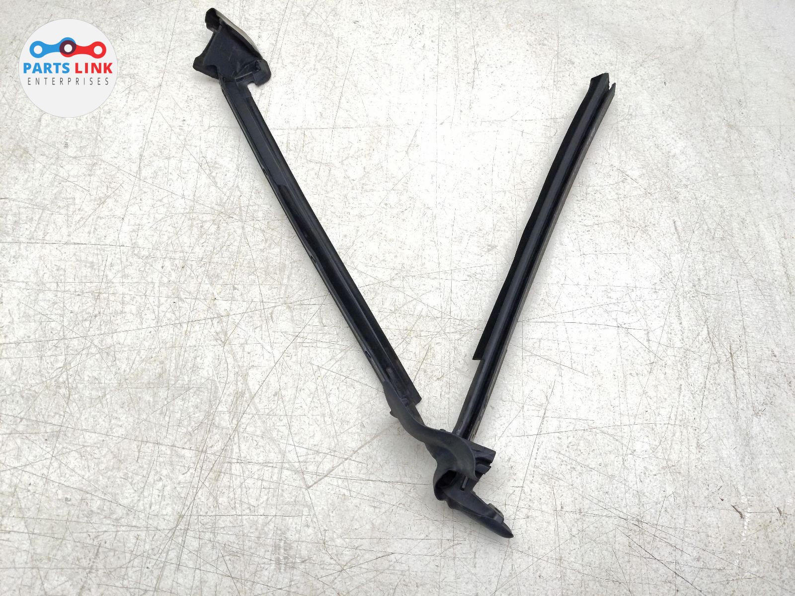 2008-14 FERRARI CALIFORNIA REAR LEFT QUARTER TRIM BELT GLASS MOLDING GASKET F149