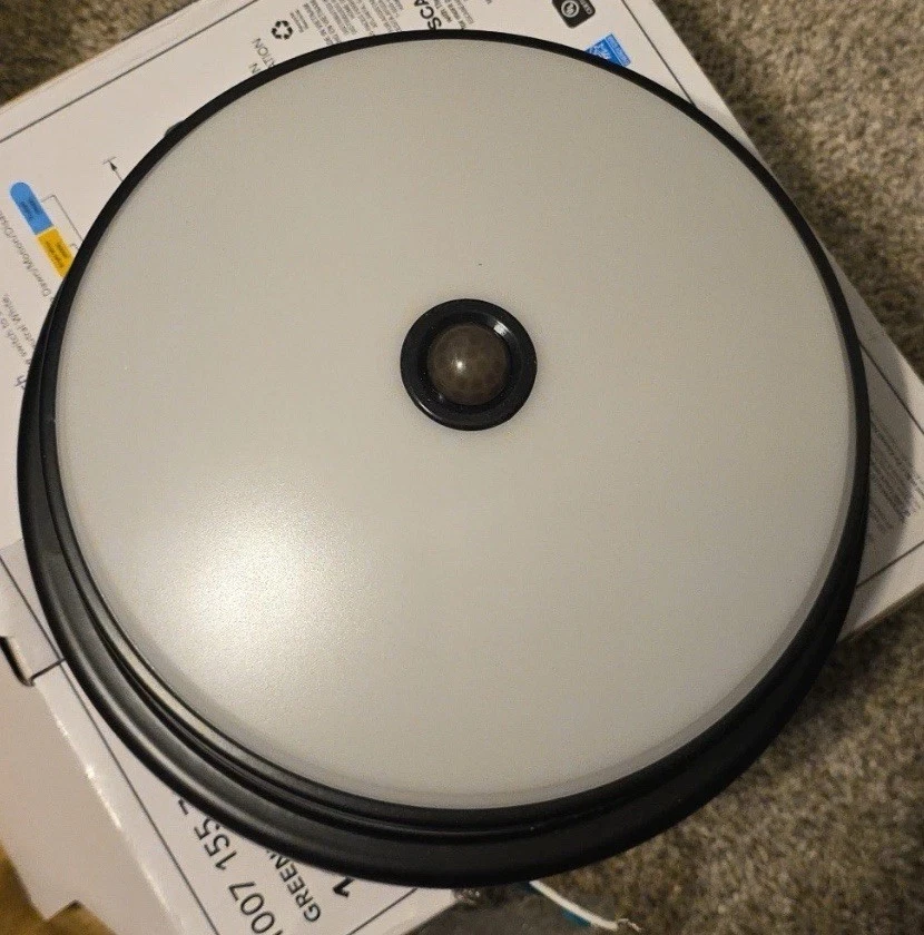 Hampton Bay Greenhaven Medio Exterior 11 pulgadas LED Cambio de Color Montaje Al Ras Foto 2 de 2