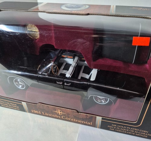 1961 Lincoln Continental Road Signature 1:18 Diecast Car - Black - Picture 2 of 7