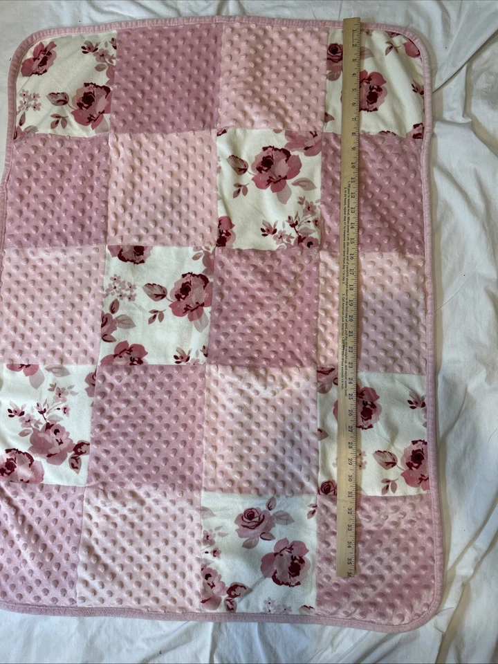 Modern Moments by Gerber Rosa Floral Patchwork Bebé Manta Sherpa Rosas y Lunares Foto 3 de 4