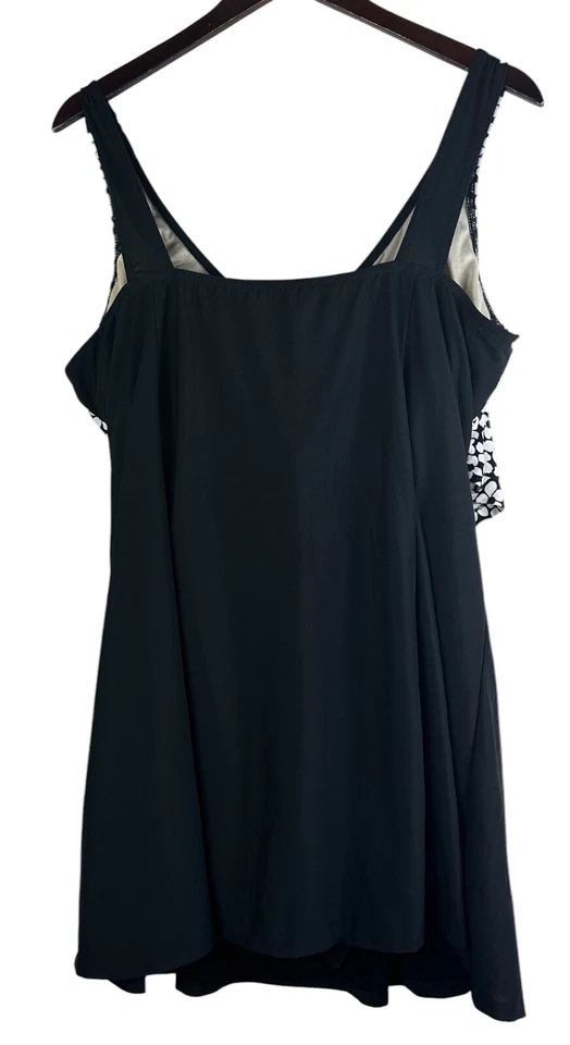 It Figures 24W 3X Swimdress Swimsuit Black White Floral Slimming Cruise Beach F - Image 3 of 4