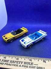 White, Yellow 1970 Convertible Pontiac GTO 2007  Hot Wheels, Set of 2, Mint