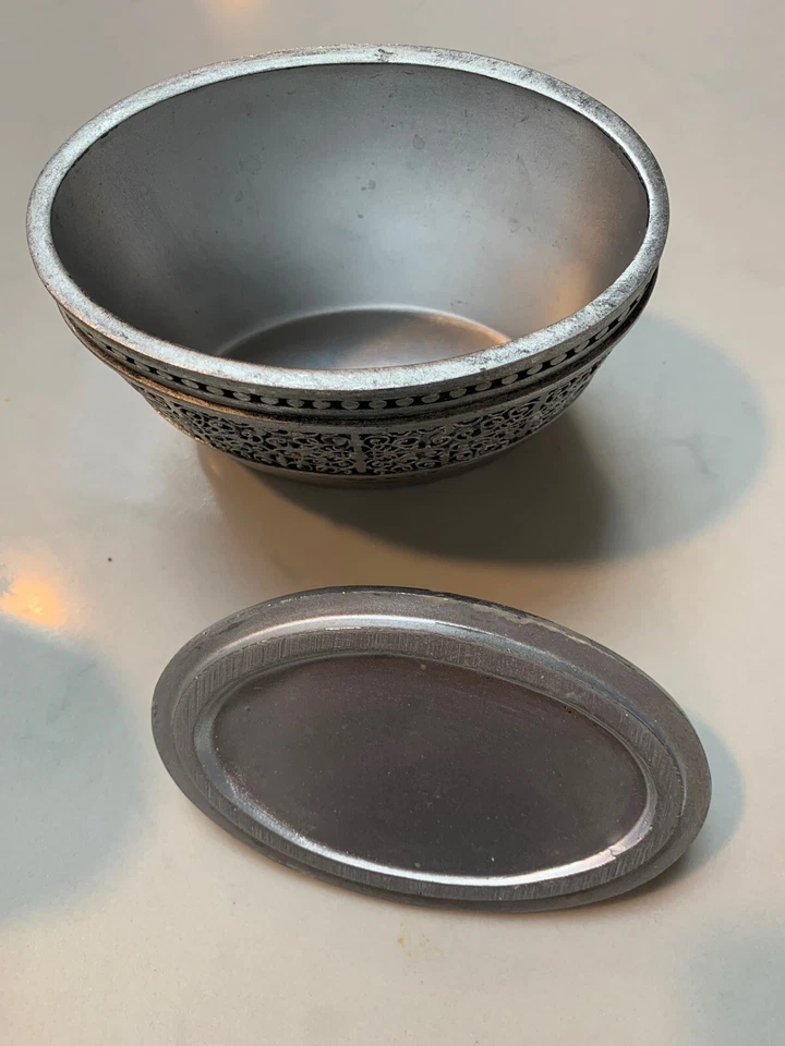 CAJA TARRO RESINA GRIS PLATA TALLADA RAYMOND WAITES Foto 3 de 4