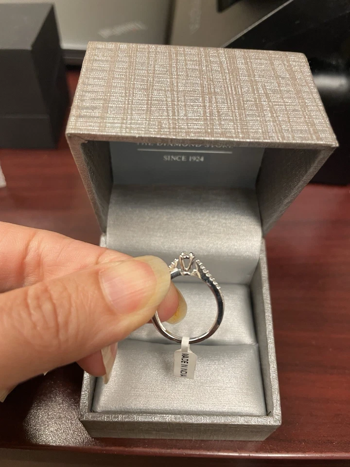 1/10 CT. T. W. Princess-Cut Diamond Split Shank Promise Ring In 10K White Gold - Image 2 of 4