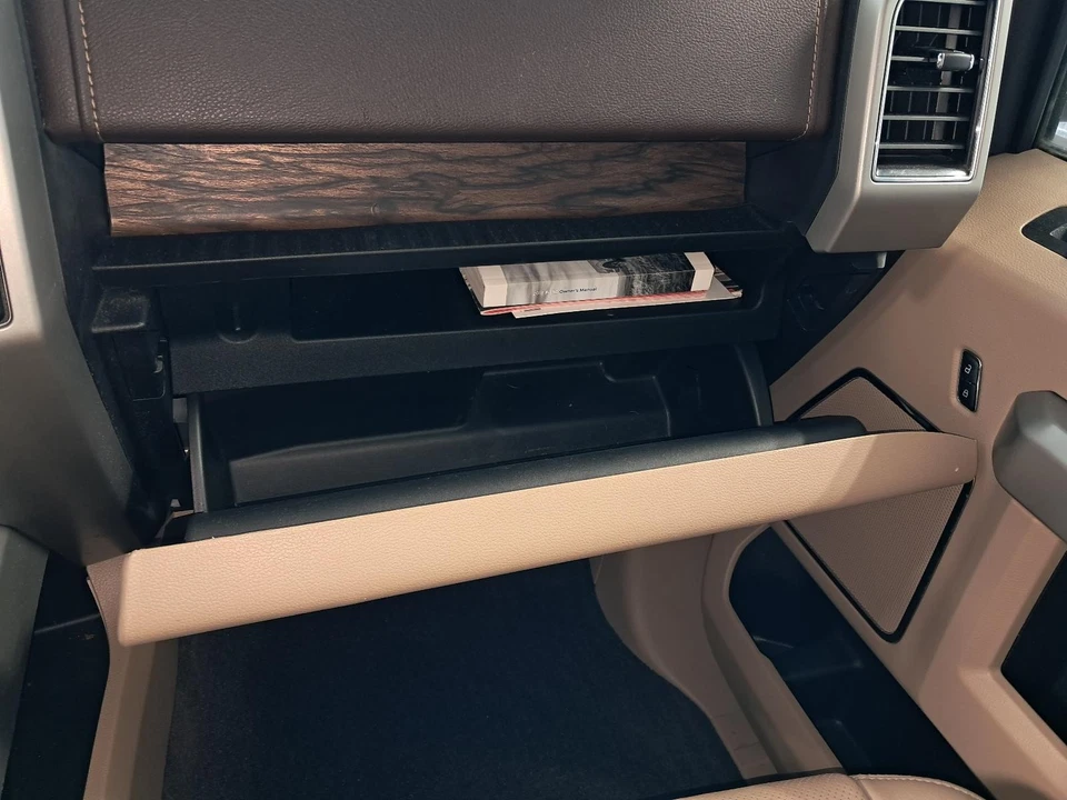 Guantera usada se adapta a: Ford F150 2018 camioneta grado A Foto 2 de 4