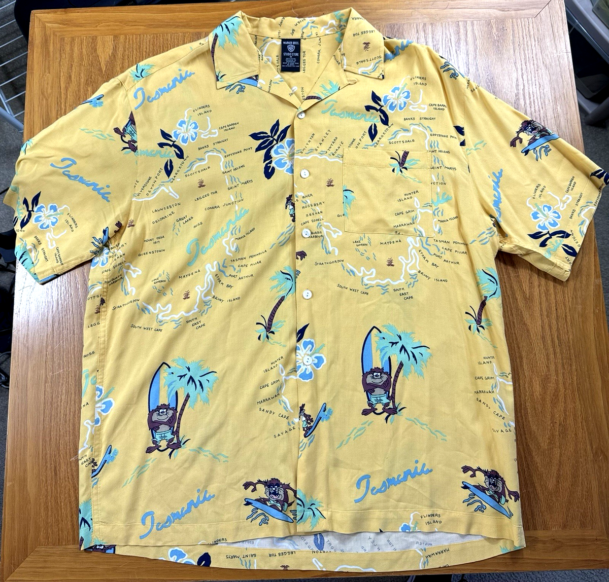 フラッグ Vintage Looney Tunes Taz Hawaiian Shirt Surf Map Yellow Warner