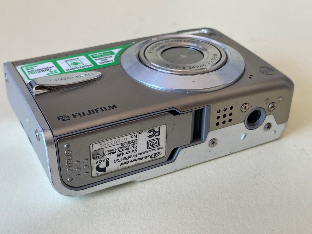 Fuji FinePix F30 6.3MP Super CCD Digital Camera -for parts Fuji FinePix F30 6.3MP Super CCD Digital Camera -for parts