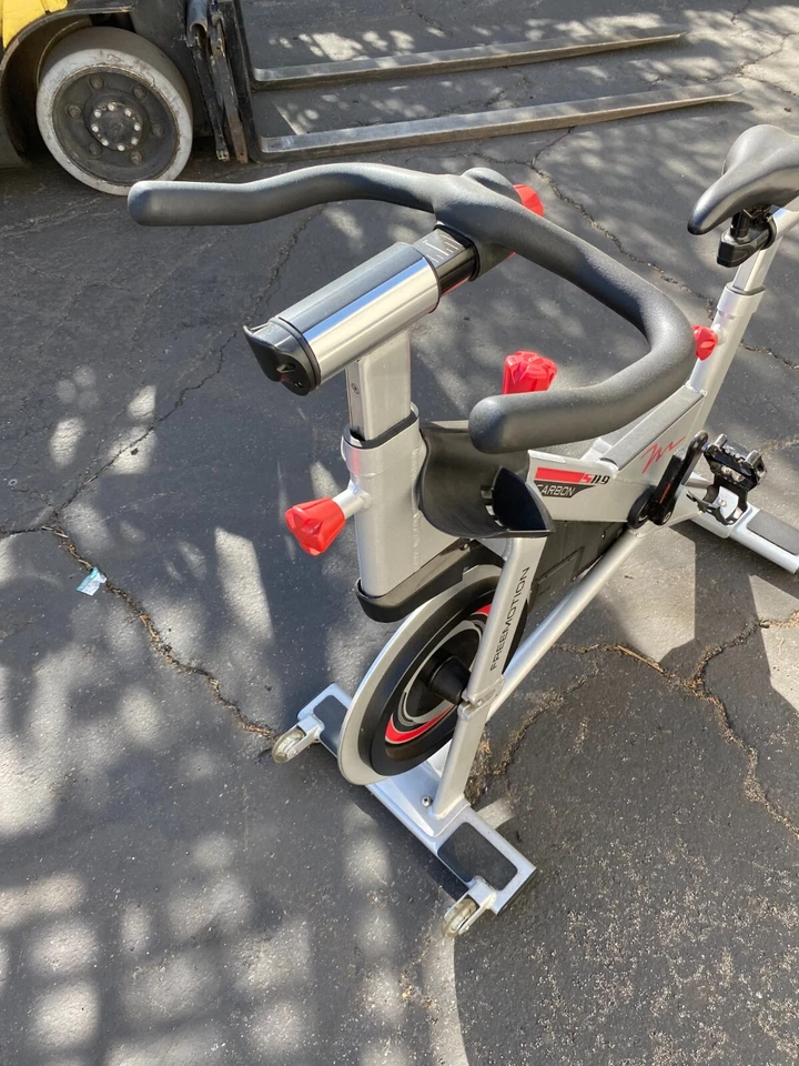 Bicicleta de ciclismo de interior Freemotion S11.9 Carbon Drive bicicleta comercial gimnasio de giro Foto 4 de 4