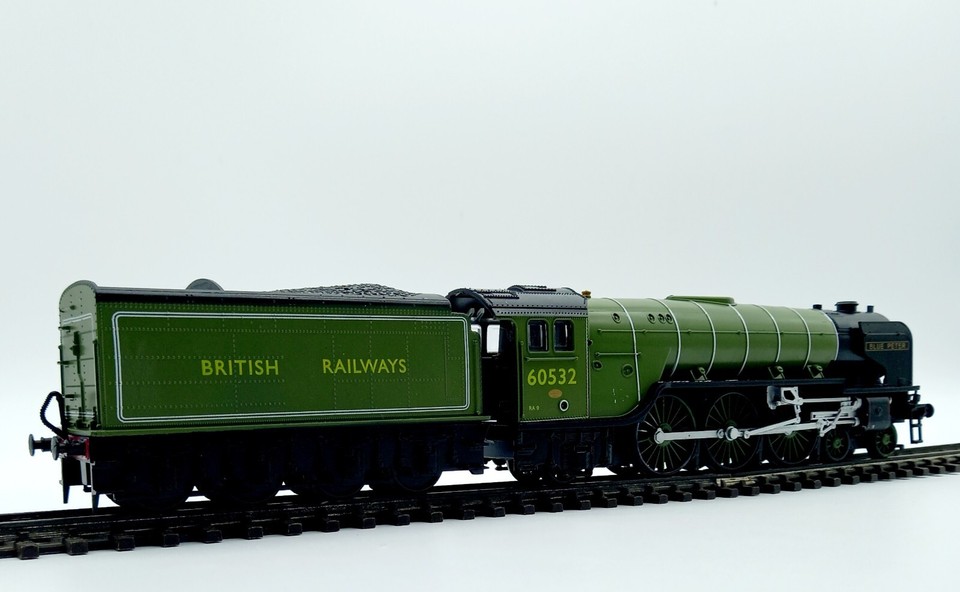 OO Gauge 1:76 Scale BR LNER Blue Peter Steam Locomotive Train Model ...