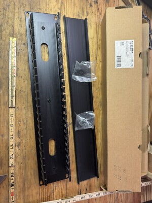 NEW C2G 2U (3.5IN) HORIZONTAL CABLE MANAGEMENT PANEL 19  03746