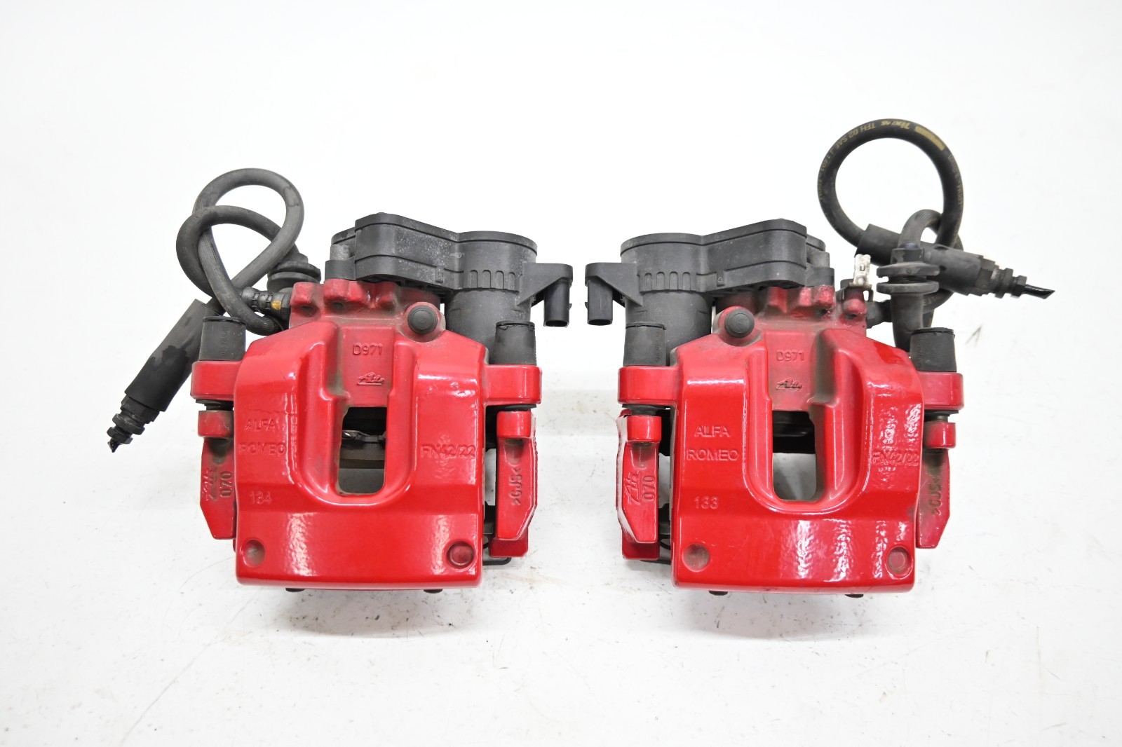 ⭐ 17-22 Maserati Ghibli Rear Left Right Brake Caliper Housing Shoe Cover Set Oem