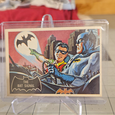 Batman 1966 Batman vs. The Joker Batman/Robin The Bat Signal #3 Base Set