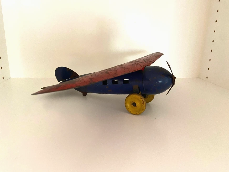 Avión monomotor vintage de acero prensado Wyandotte de los años 30 - rojo y azul Foto 2 de 4