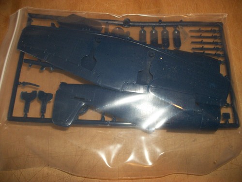 Fujimi Grumman F6F-5 Hellcat Modellbausatz im Maßstab 1:72 - Bild 3 von 7