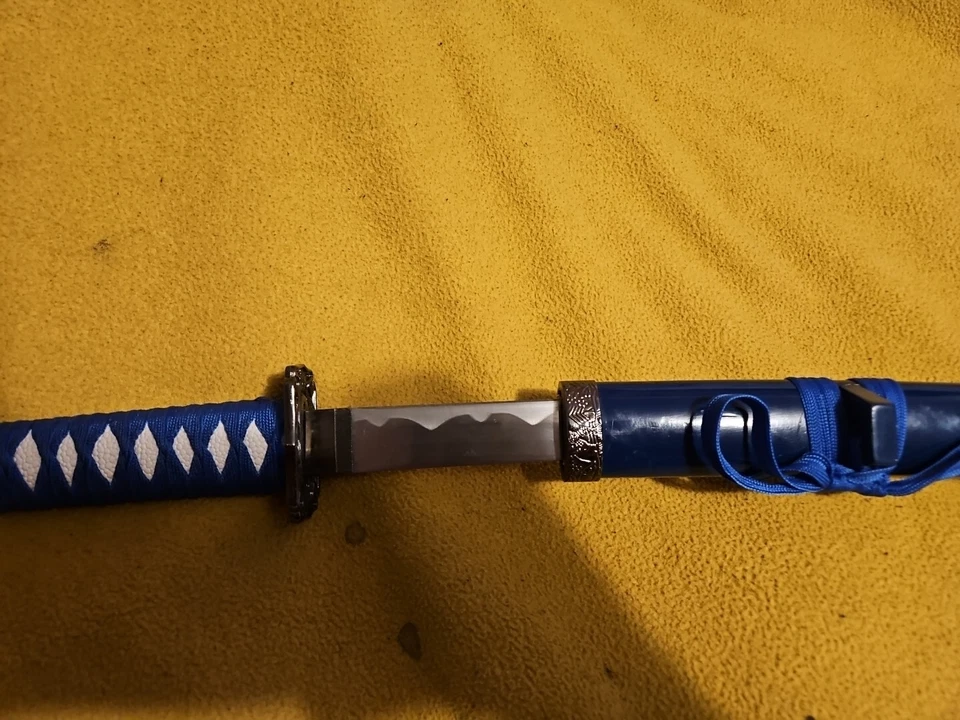 Arte de pared decorativo de acero inoxidable espada samurai azul Foto 3 de 4