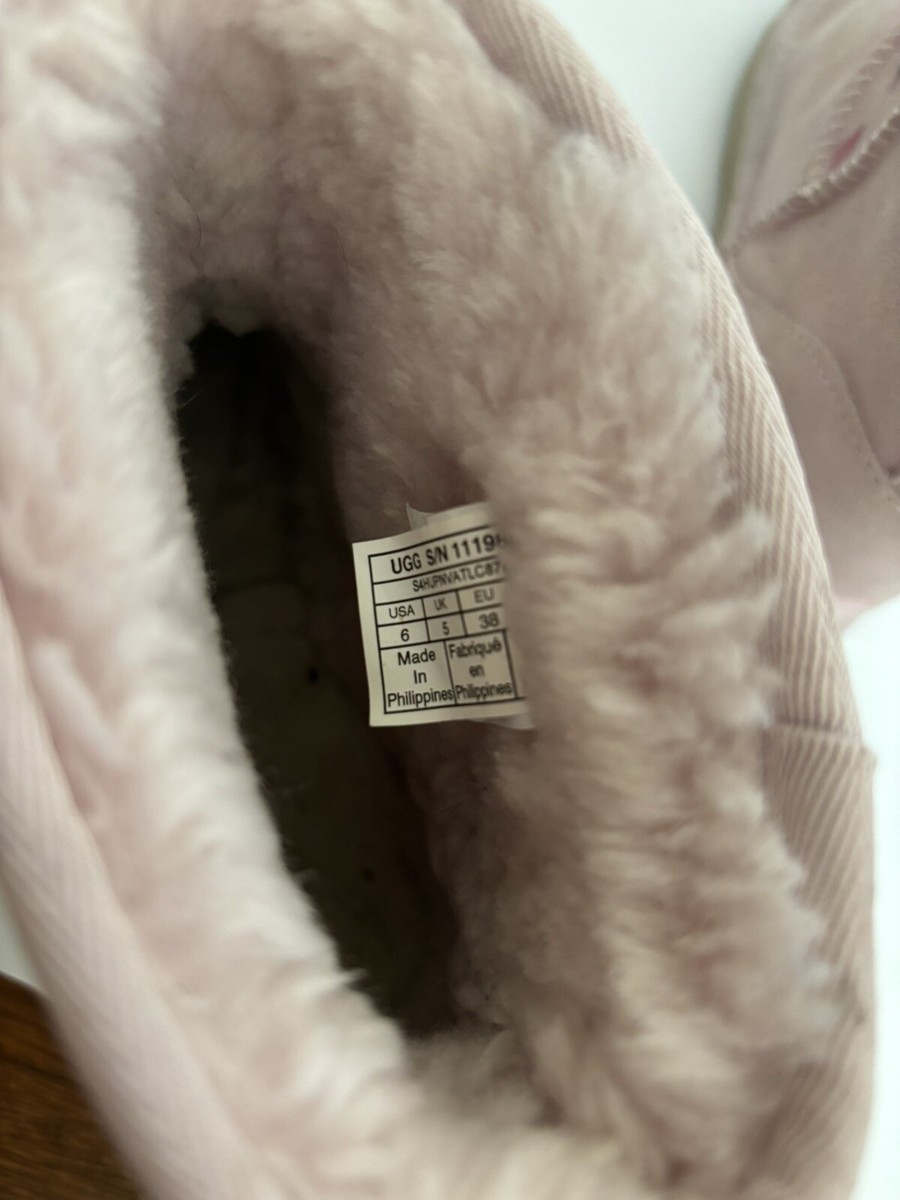 Women's Limited Edition Pink Cherry Blossom UGG Boots Size 6 Women's Limited Edition Pink Cherry Blossom UGG Boots Size 6