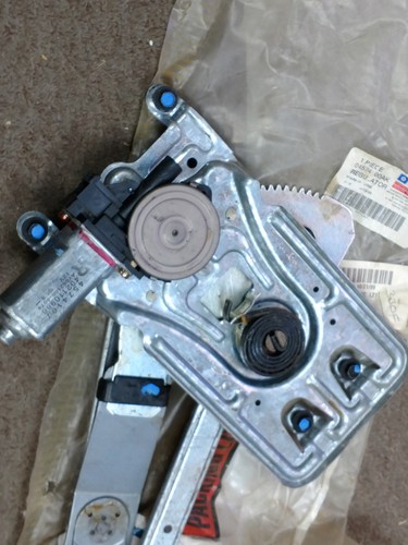 4574107 DENSO REAR RH SIDE WINDOW MOTOR REGULATOR for 98-04 CONCORDE INTREPID - Picture 2 of 5