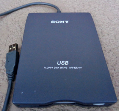 SONY MPF82E-U1 PORTABLE USB FLOPPY DISK DRIVE TESTED WORKING USED