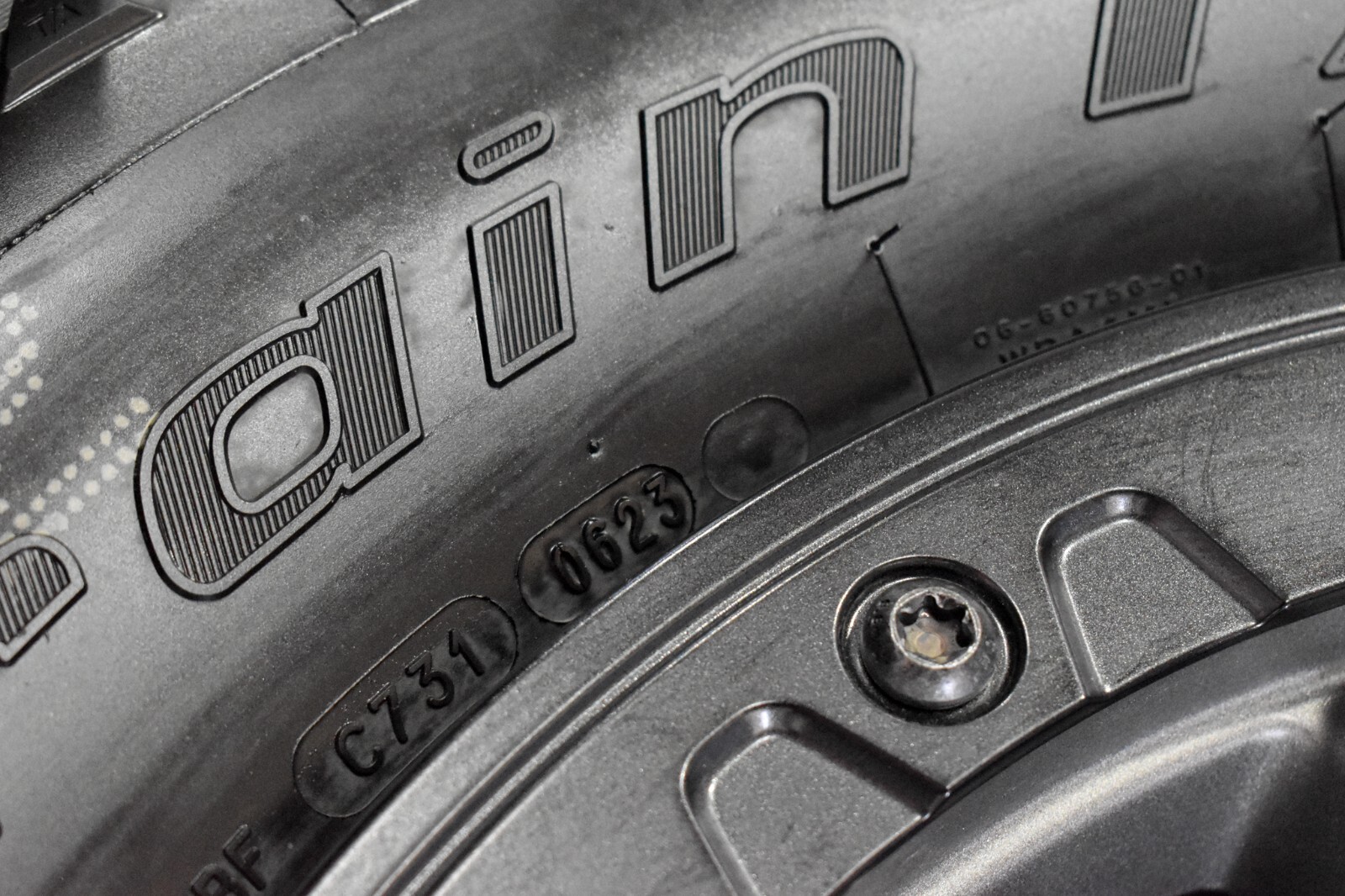 5)17'' 2023 JEEP WRANGLER GLADIATOR RUBICON OEM BEADLOCK WHEELS & TIRES