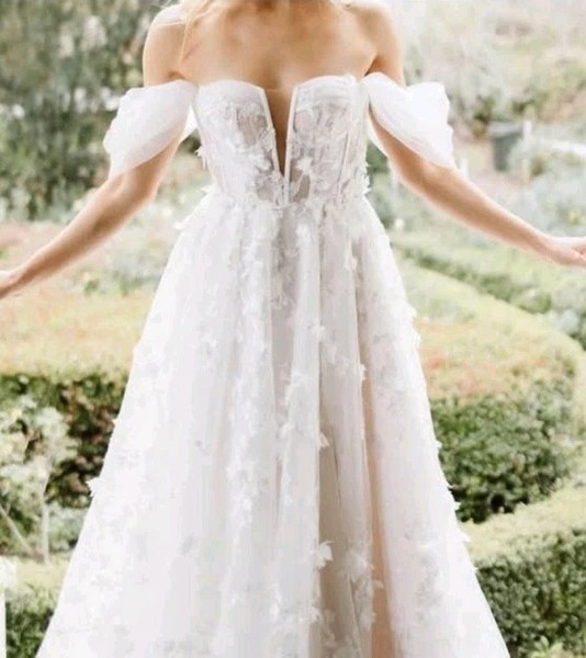 White Wedding Dress Ballgown Princess Applique Size 18
