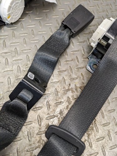 2019-2023 CHEVY SILVERADO 1500 RIGHT LEFT & CENTER REAR SEAT BELT RETRAC 116 - Picture 3 of 12