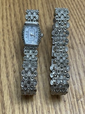 Gruen GR8701 Silver Tone Quartz Analog Ladies Watch And Matching Bracelet w Box
