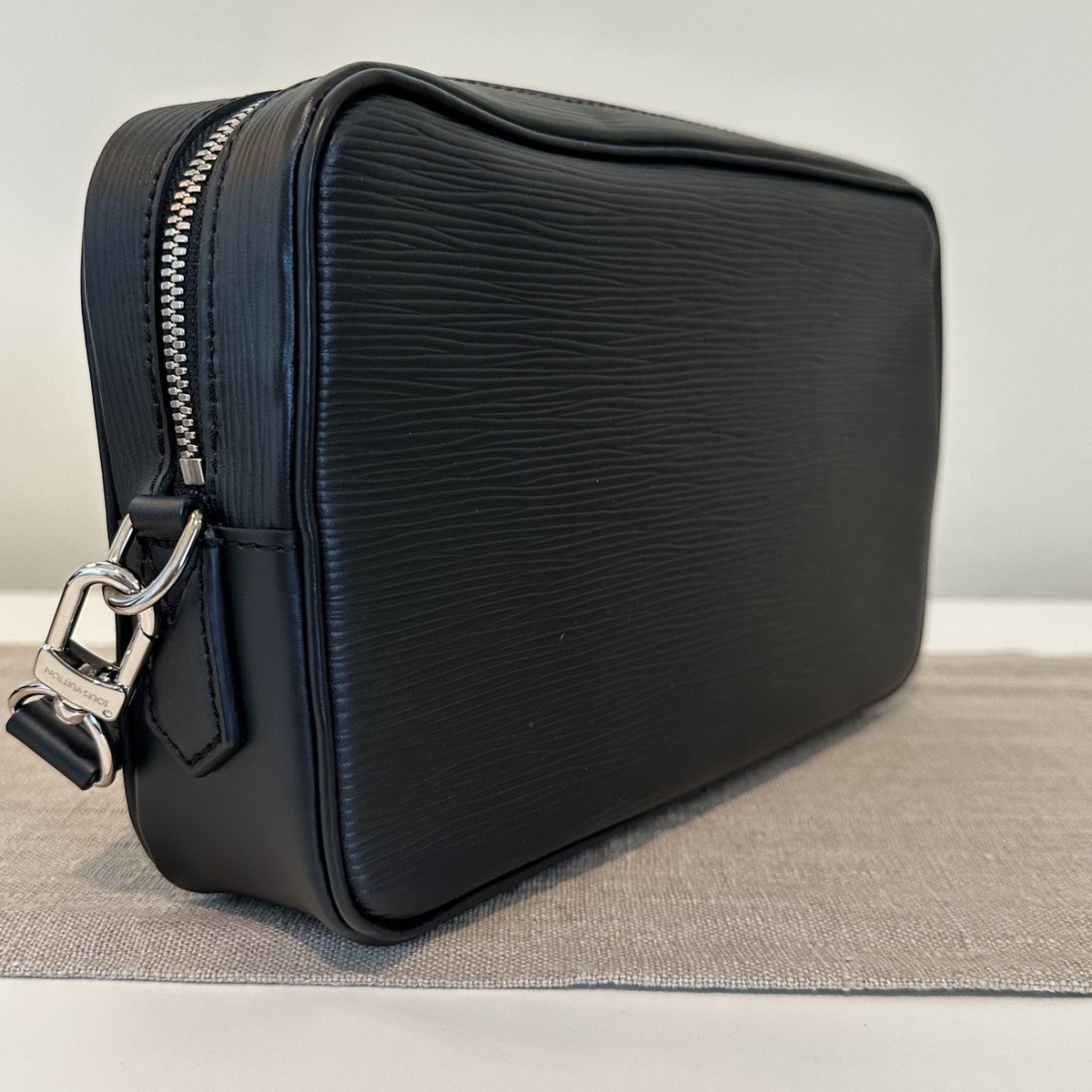 🎁 Louis Vuitton Kasai Clutch Black Epi Leather – Silver Hardware