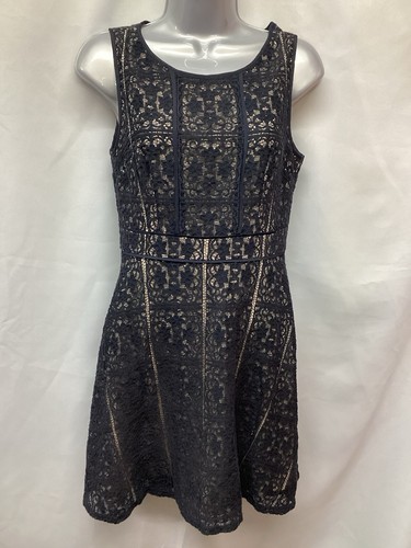 Ladies OASIS Navy Blue Lace Detail Floral Pattern Dress Size XS (475S) - Picture 2 of 7