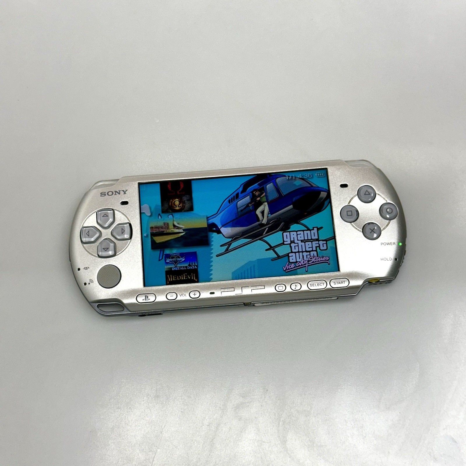 🎮 Sony PSP 3004 Silver – 32GB – Games Pack – Tested