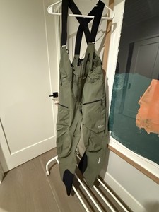 Burton AK457 bib Olive Mサイズ ak-japan-guide-bib-true-