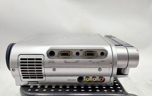 Toshiba TLP651U Toshiba Projector - Picture 4 of 9