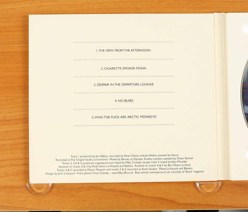 Arctic Monkeys - Who The Fuck Are Arctic Monkeys? CD (Japan