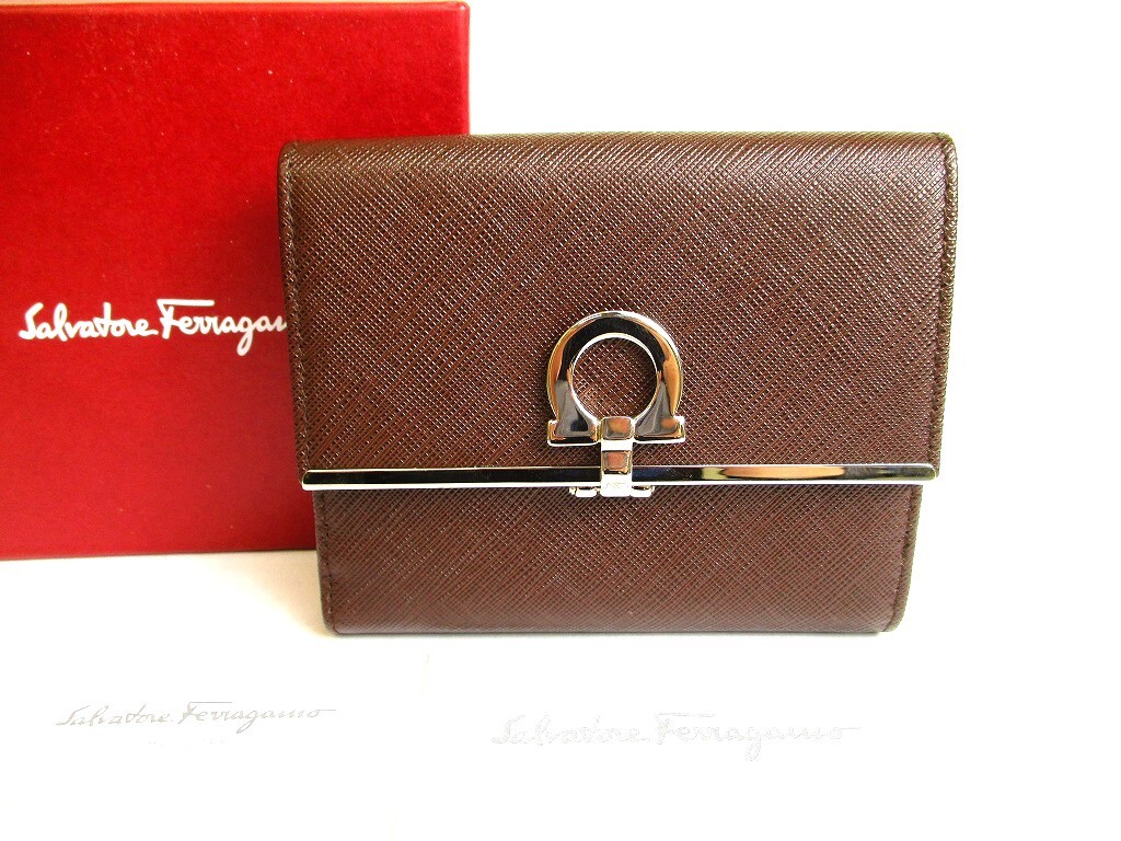 Auth Salvatore Ferragamo Gancini Dark Brown Leather Bifold Wallet #9578