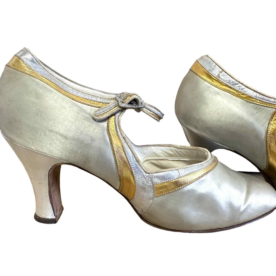 Zapatos de tacón Mary Jane años 20 plateados satinados con correa/suelas de cuero plateado/dorado 7,5N Foto 2 de 4