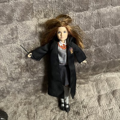 Mattel HARRY Potter - Ginny Weasley Hogwarts-Uniform Gryffindor-Robe Neuwertig