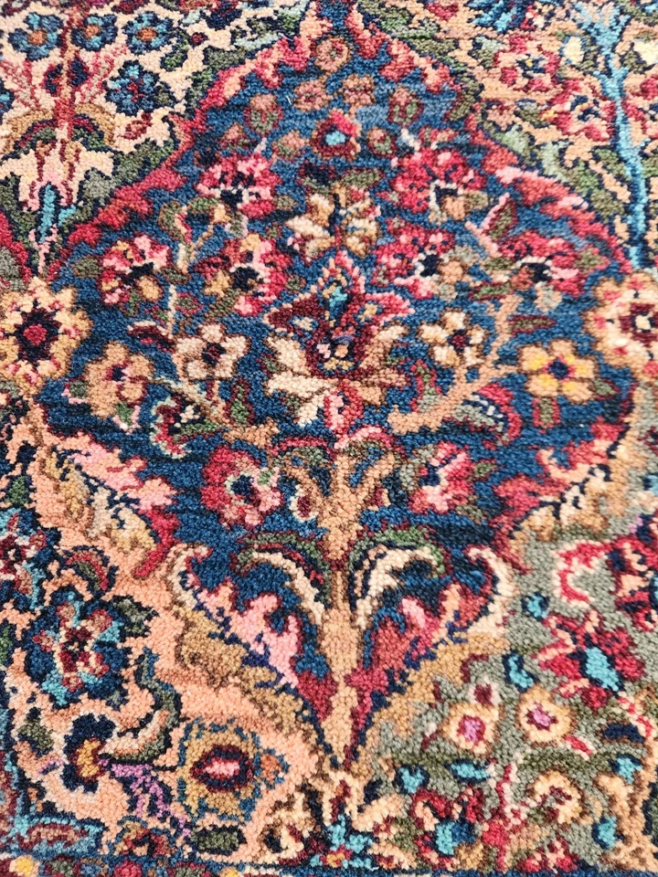 Beautiful Karastan  5'-9"x 9 Rug The Original Collection Series 700/717 - Image 2 of 4